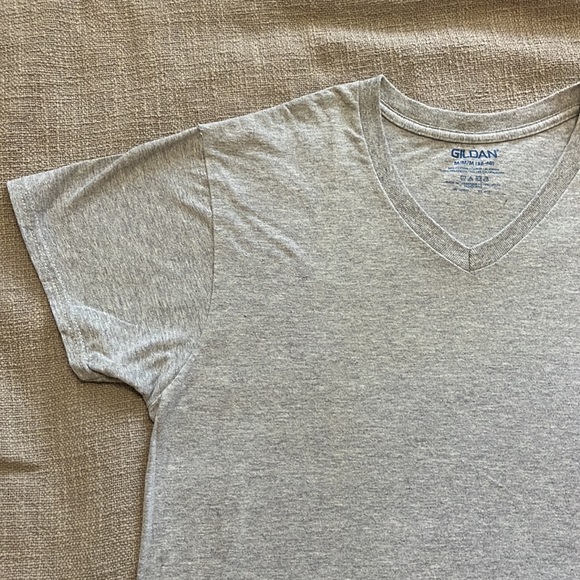 Plain grey shirt size medium - Picture 2 of 6